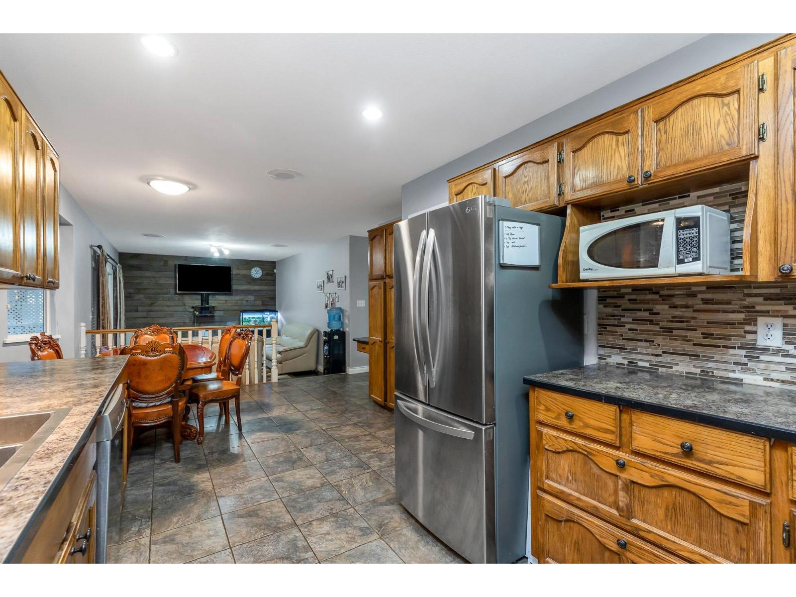 2989 Creekside Drive, Abbotsford, British Columbia  V2T 5K3 - Photo 12 - R3077563