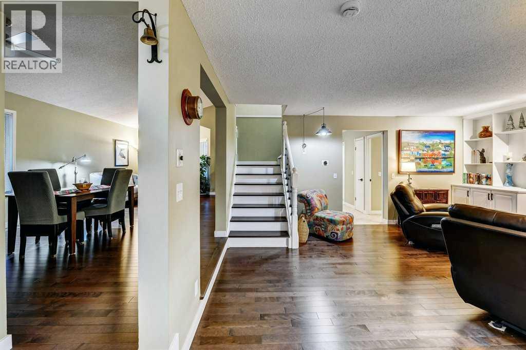 28 Hawktree Circle Nw, Calgary, Alberta  T3G 3M2 - Photo 8 - A2276707