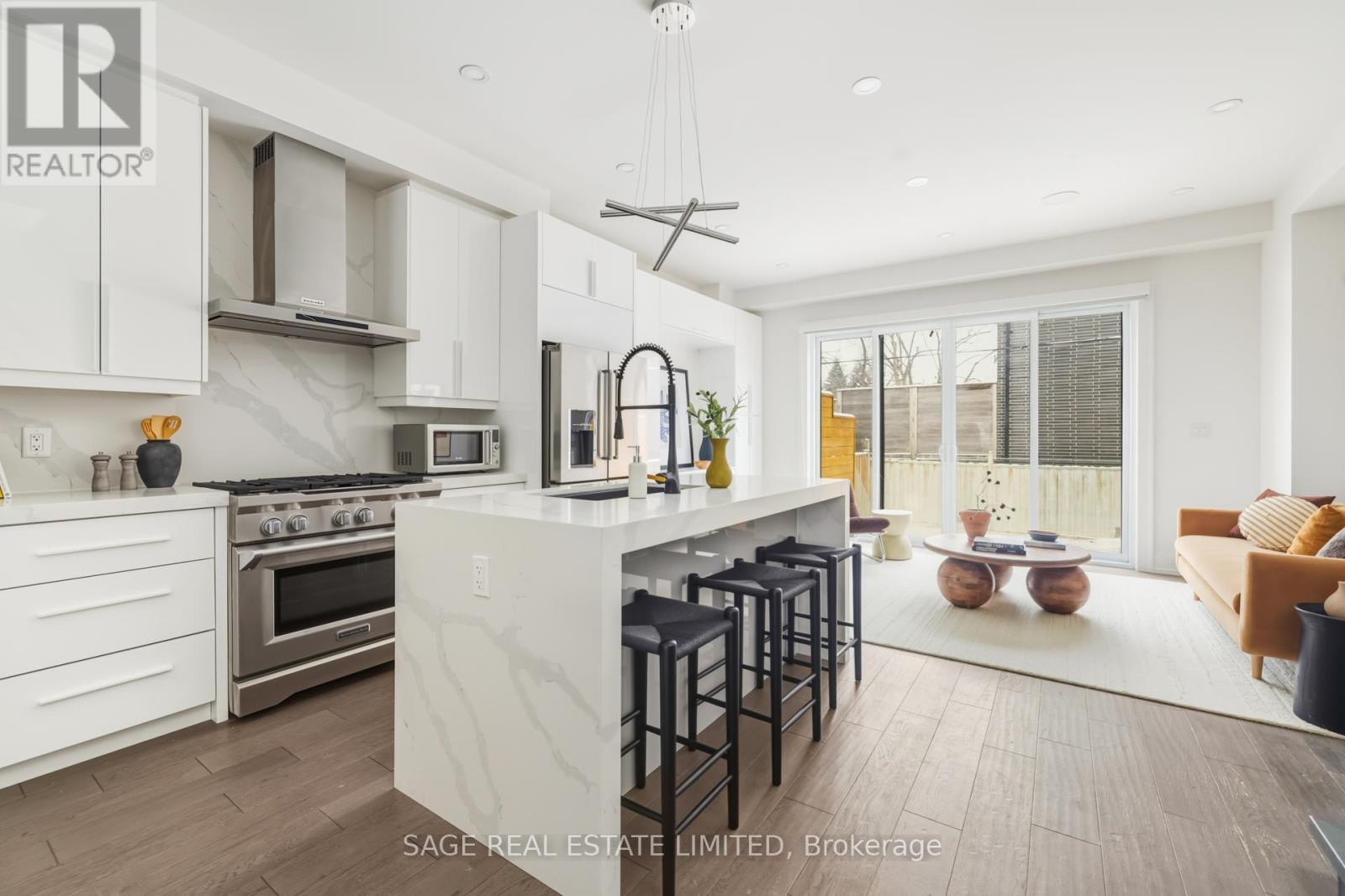 99a Memorial Park Avenue, Toronto, Ontario  M4J 2K1 - Photo 2 - E12678008