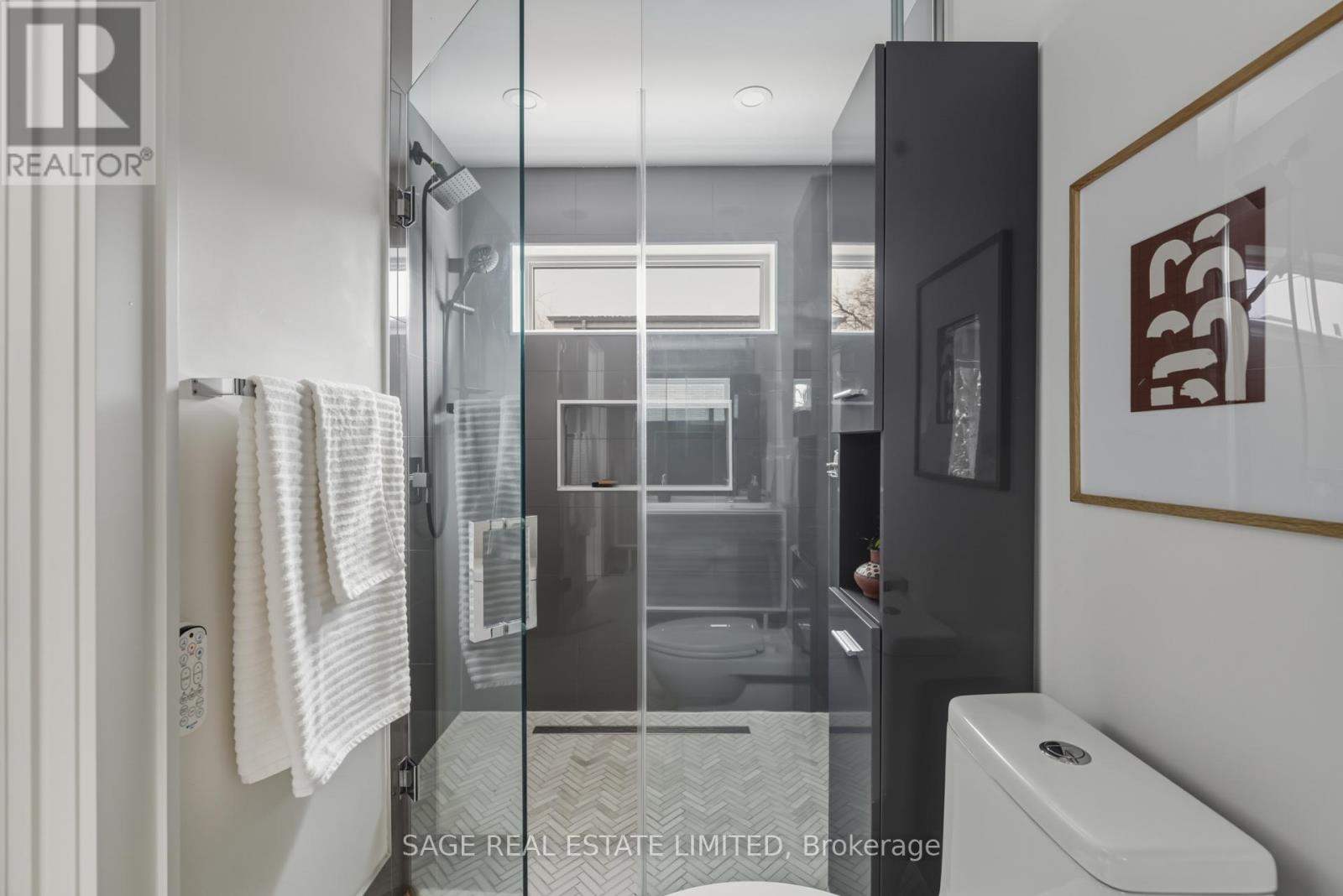 99a Memorial Park Avenue, Toronto, Ontario  M4J 2K1 - Photo 23 - E12678008