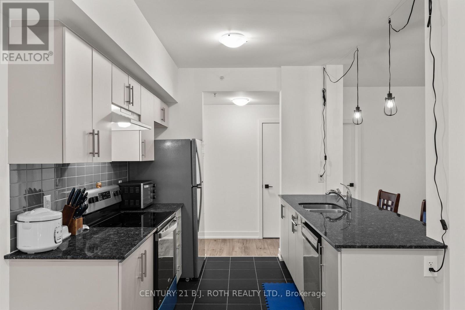 117 - 4 Spice Way, Barrie (Innis-Shore), Ontario  L9J 0M2 - Photo 10 - S12678154