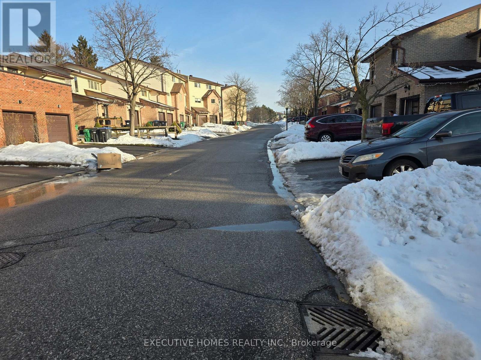 #60 - 61 Collins Crescent, Brampton, Ontario  L6V 3N1 - Photo 3 - W12672920