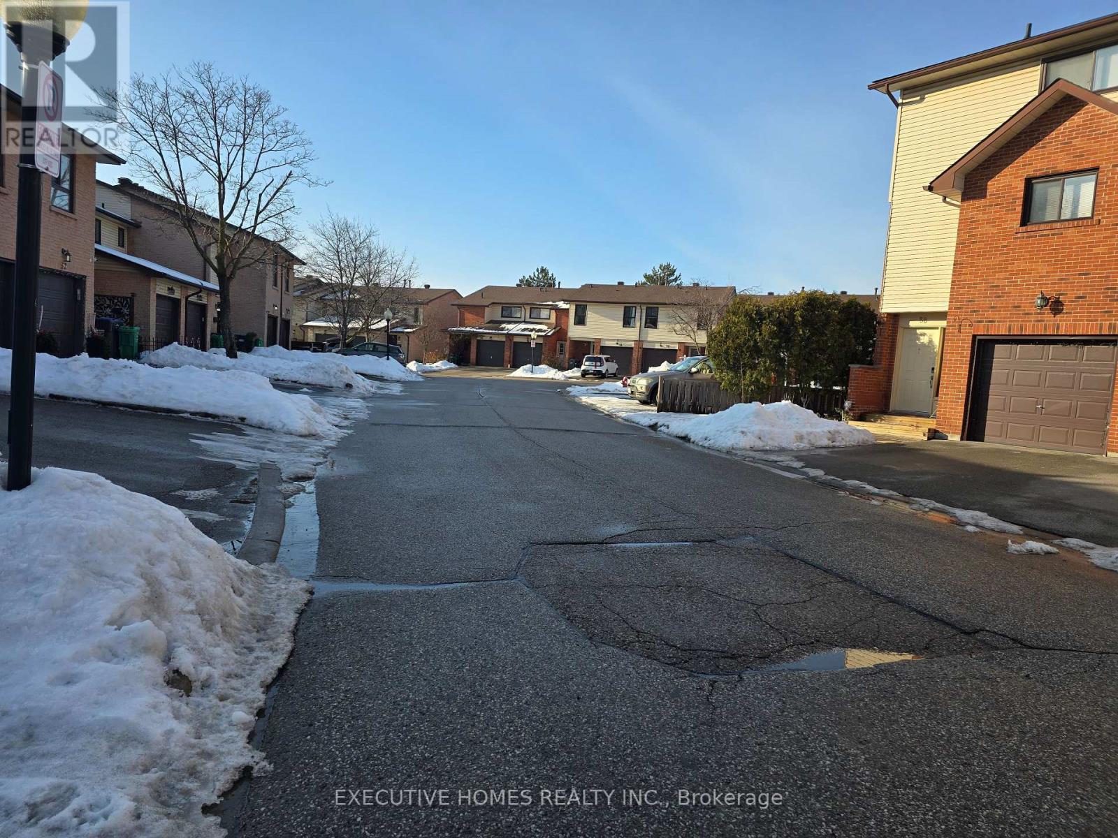 #60 - 61 Collins Crescent, Brampton, Ontario  L6V 3N1 - Photo 5 - W12672920