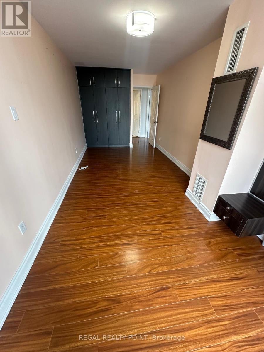 1111 - 350 Webb Drive, Mississauga, Ontario  L5B 3W4 - Photo 16 - W12678042