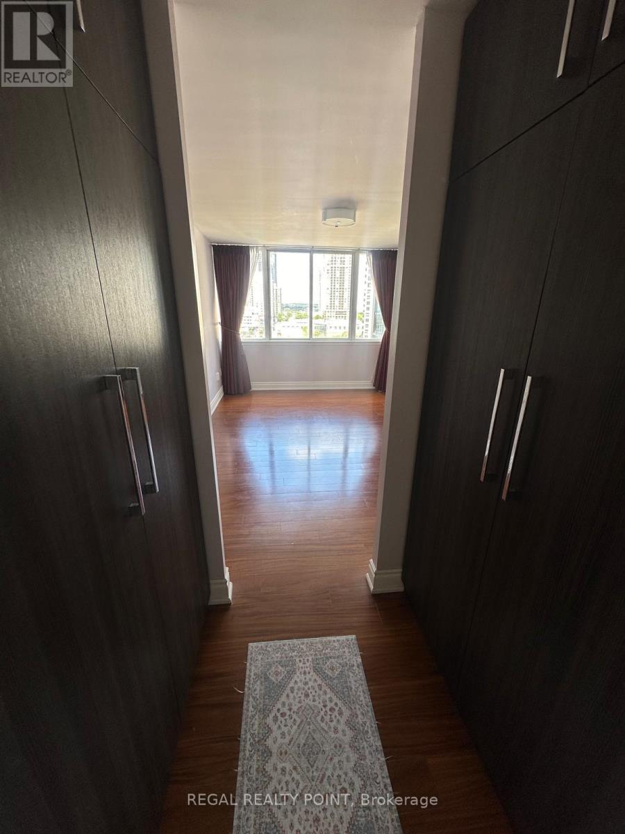 1111 - 350 Webb Drive, Mississauga, Ontario  L5B 3W4 - Photo 7 - W12678042