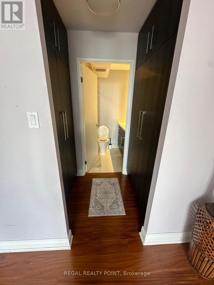 1111 - 350 Webb Drive, Mississauga, Ontario  L5B 3W4 - Photo 8 - W12678042