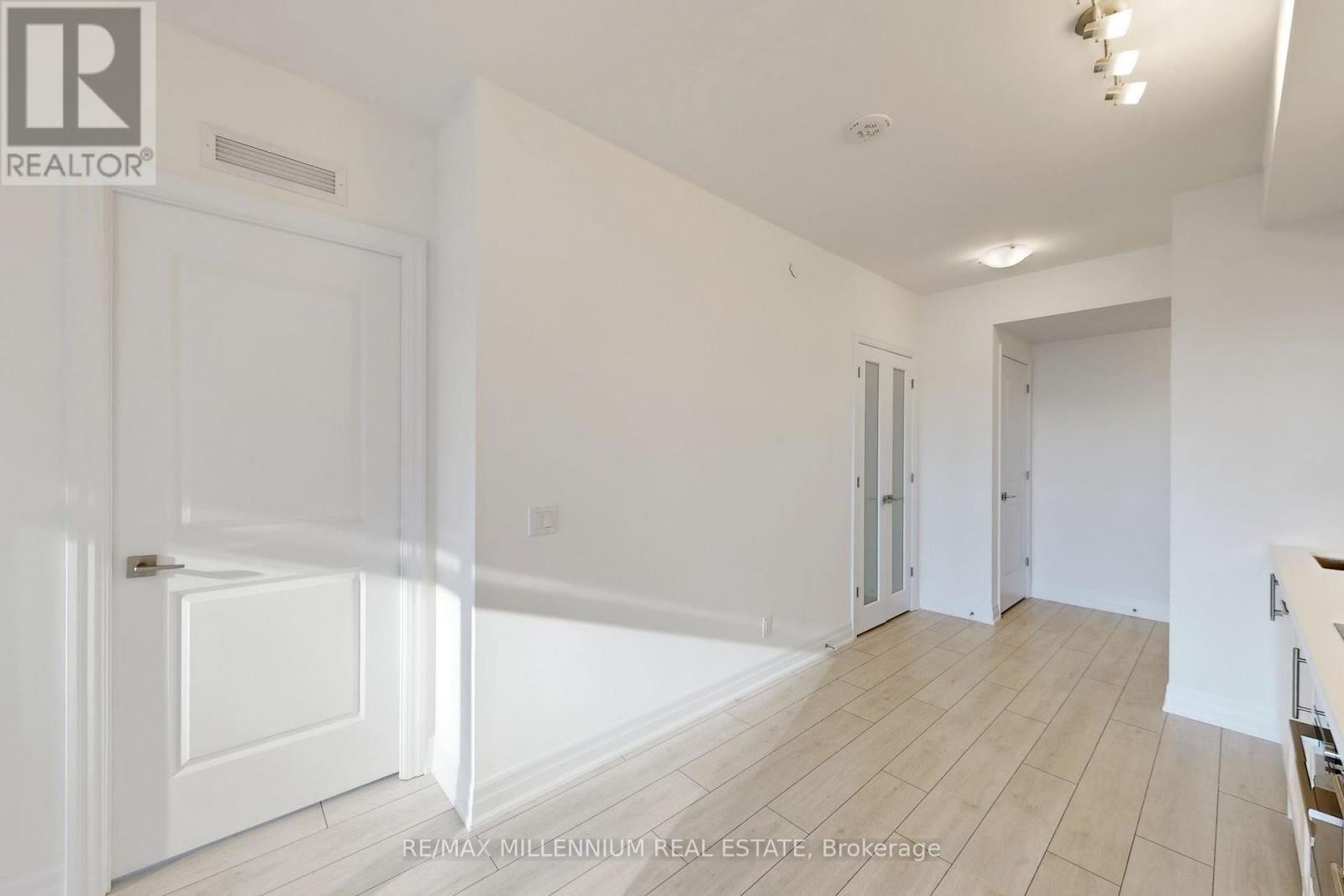 1706 - 30 Elm Drive W, Mississauga, Ontario  L5B 0N6 - Photo 10 - W12678120