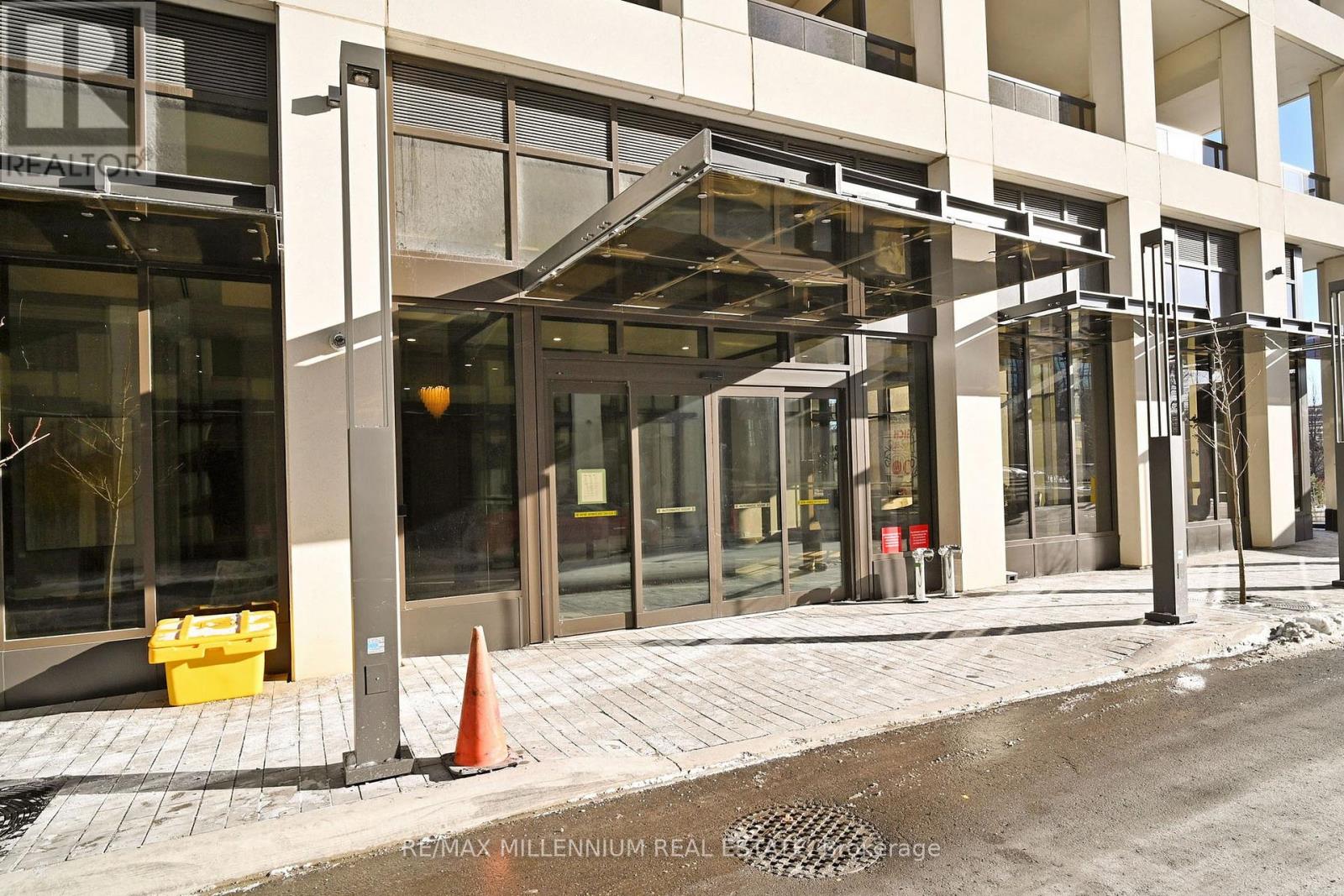 1706 - 30 Elm Drive W, Mississauga, Ontario  L5B 0N6 - Photo 3 - W12678120