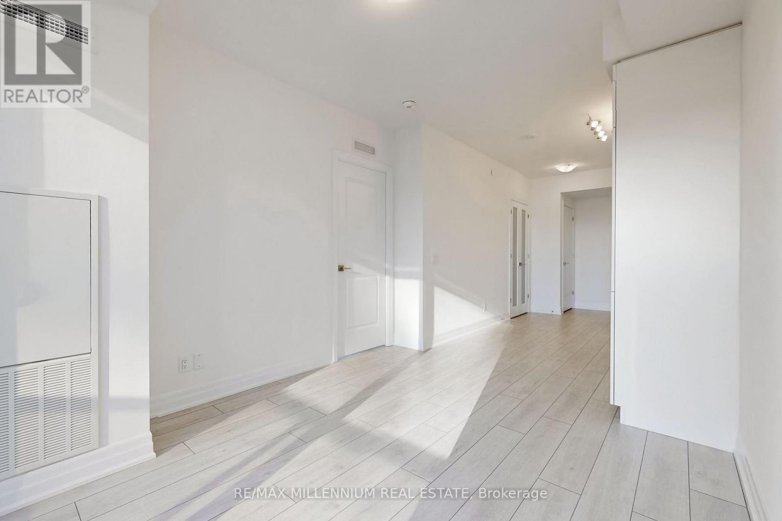 1706 - 30 Elm Drive W, Mississauga, Ontario  L5B 0N6 - Photo 6 - W12678120