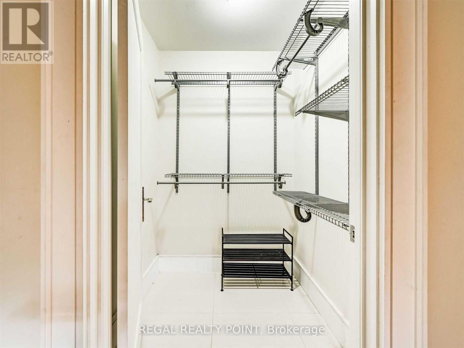 Basement Unit - 63 Burrows Avenue, Toronto, Ontario  M9B 4W8 - Photo 4 - W12678136