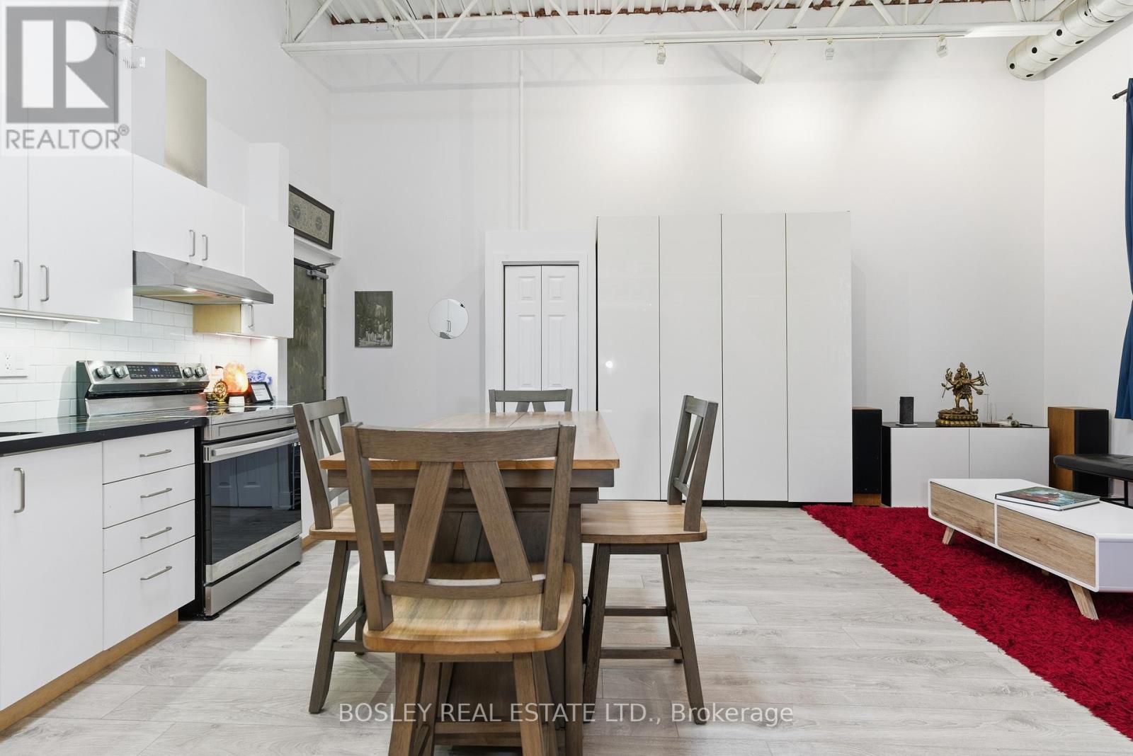 209 - 347 Sorauren Avenue, Toronto, Ontario M6R 2G8 - Photo 7 - W12678152