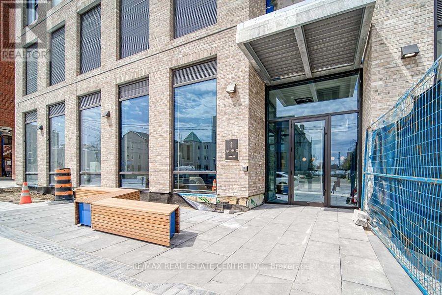 915 - 1 Jarvis Street, Hamilton, Ontario  L8R 0A8 - Photo 2 - X12674556