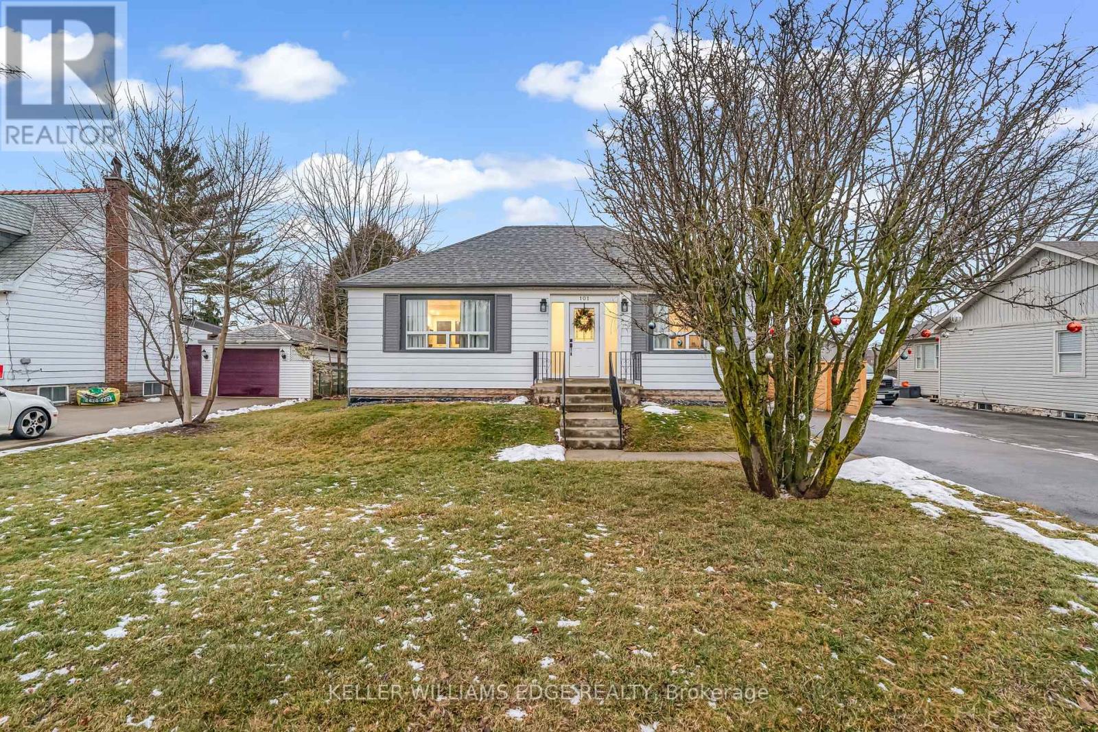 101 Corman Avenue, Hamilton, Ontario  L8G 3W3 - Photo 3 - X12678052