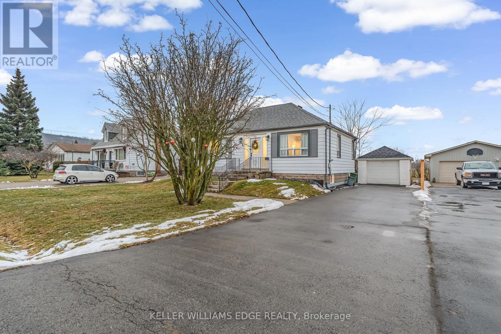 101 Corman Avenue, Hamilton, Ontario  L8G 3W3 - Photo 5 - X12678052