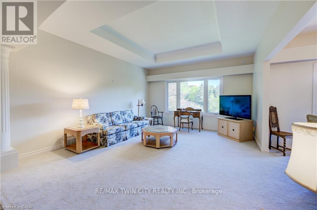 430 Caryndale Drive, Kitchener, Ontario  N2R 1M8 - Photo 12 - X12678142