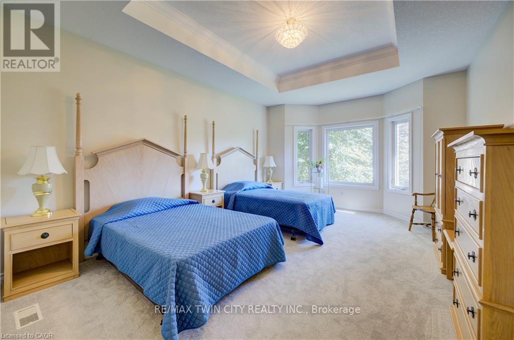 430 Caryndale Drive, Kitchener, Ontario  N2R 1M8 - Photo 18 - X12678142