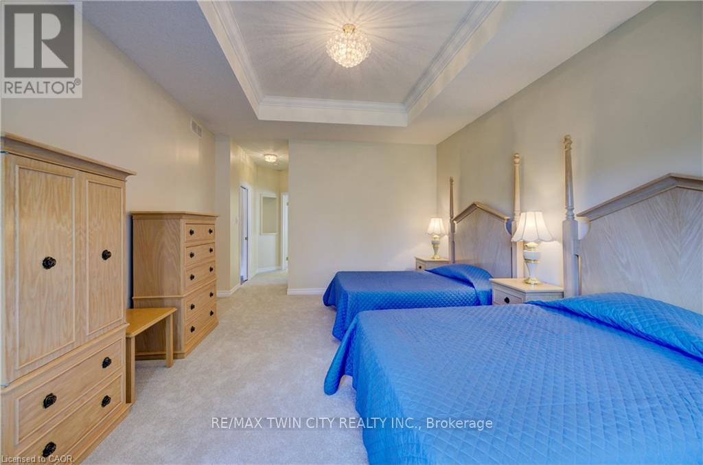 430 Caryndale Drive, Kitchener, Ontario  N2R 1M8 - Photo 19 - X12678142