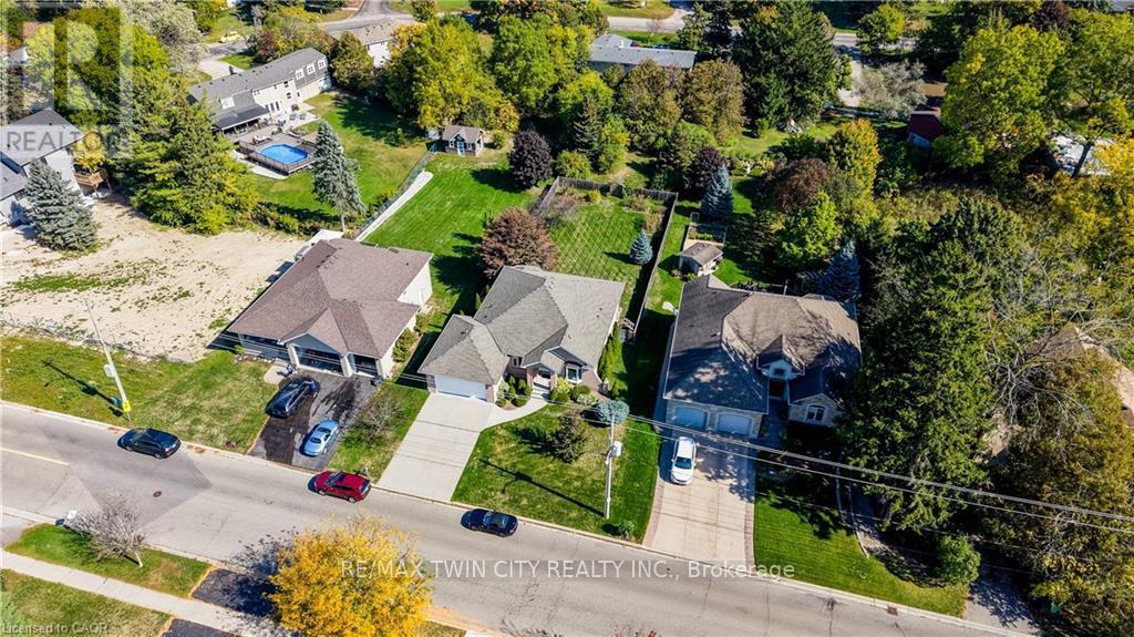 430 Caryndale Drive, Kitchener, Ontario  N2R 1M8 - Photo 2 - X12678142