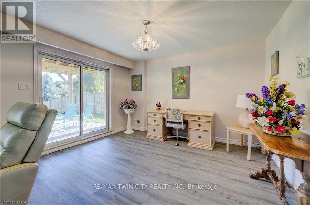 430 Caryndale Drive, Kitchener, Ontario  N2R 1M8 - Photo 25 - X12678142