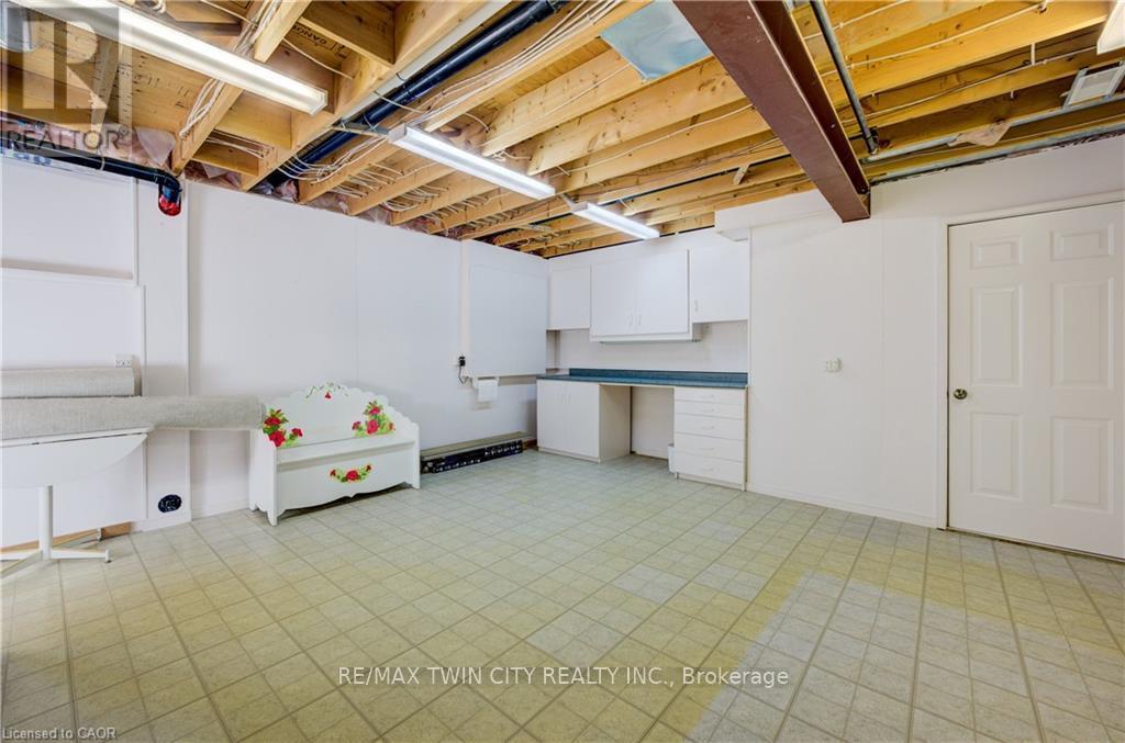 430 Caryndale Drive, Kitchener, Ontario  N2R 1M8 - Photo 27 - X12678142