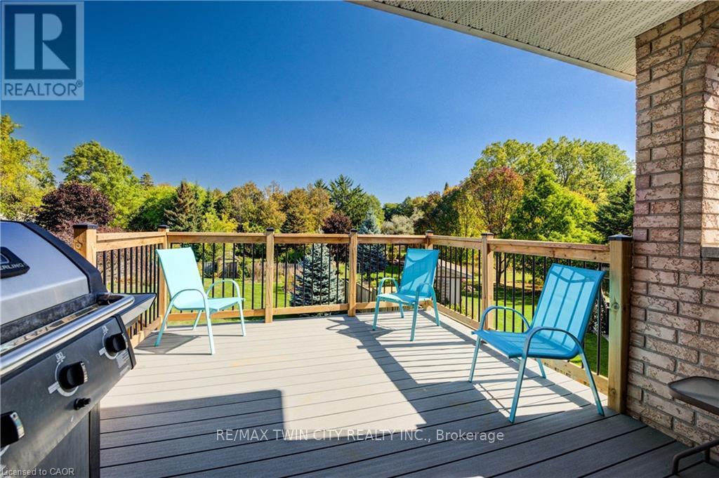 430 Caryndale Drive, Kitchener, Ontario  N2R 1M8 - Photo 31 - X12678142