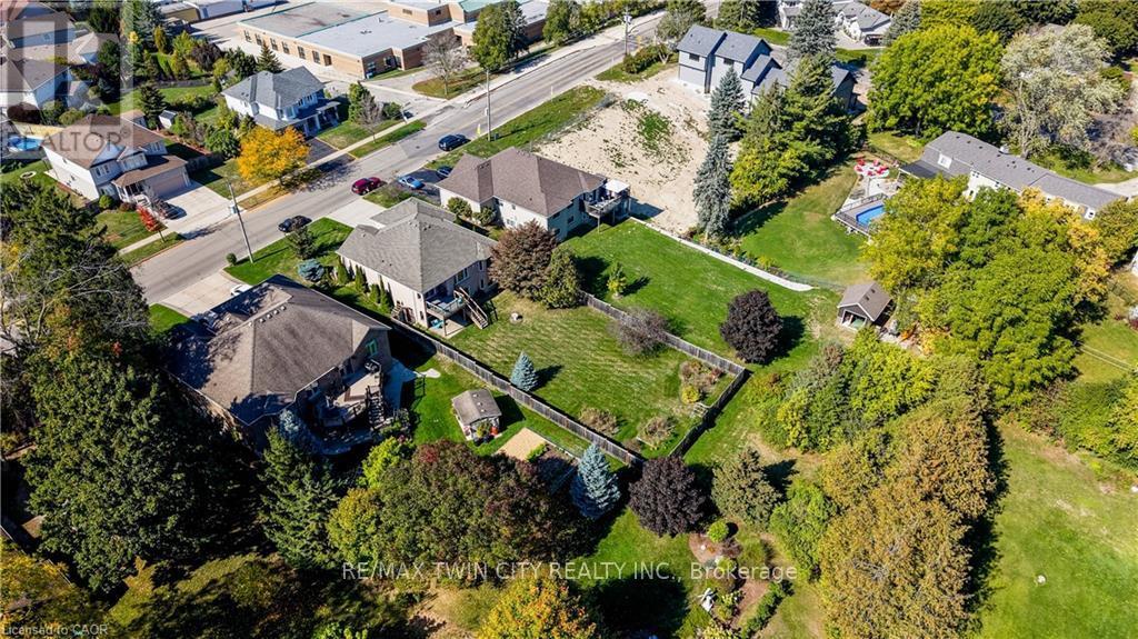 430 Caryndale Drive, Kitchener, Ontario  N2R 1M8 - Photo 4 - X12678142