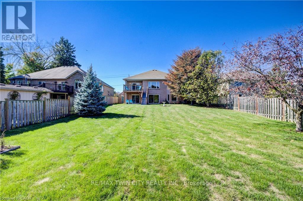 430 Caryndale Drive, Kitchener, Ontario  N2R 1M8 - Photo 5 - X12678142