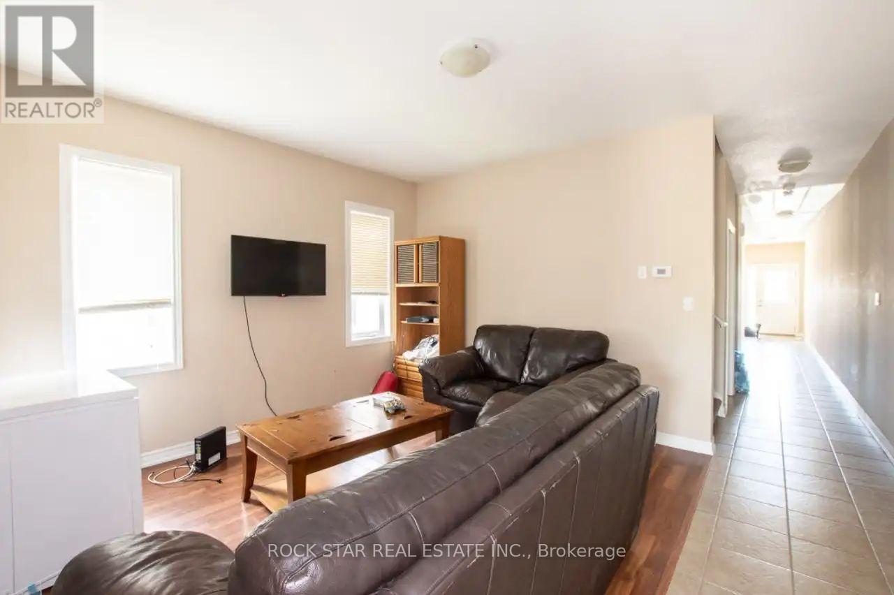15 Townline Road E, St. Catharines, Ontario  L2T 1A1 - Photo 11 - X12678166