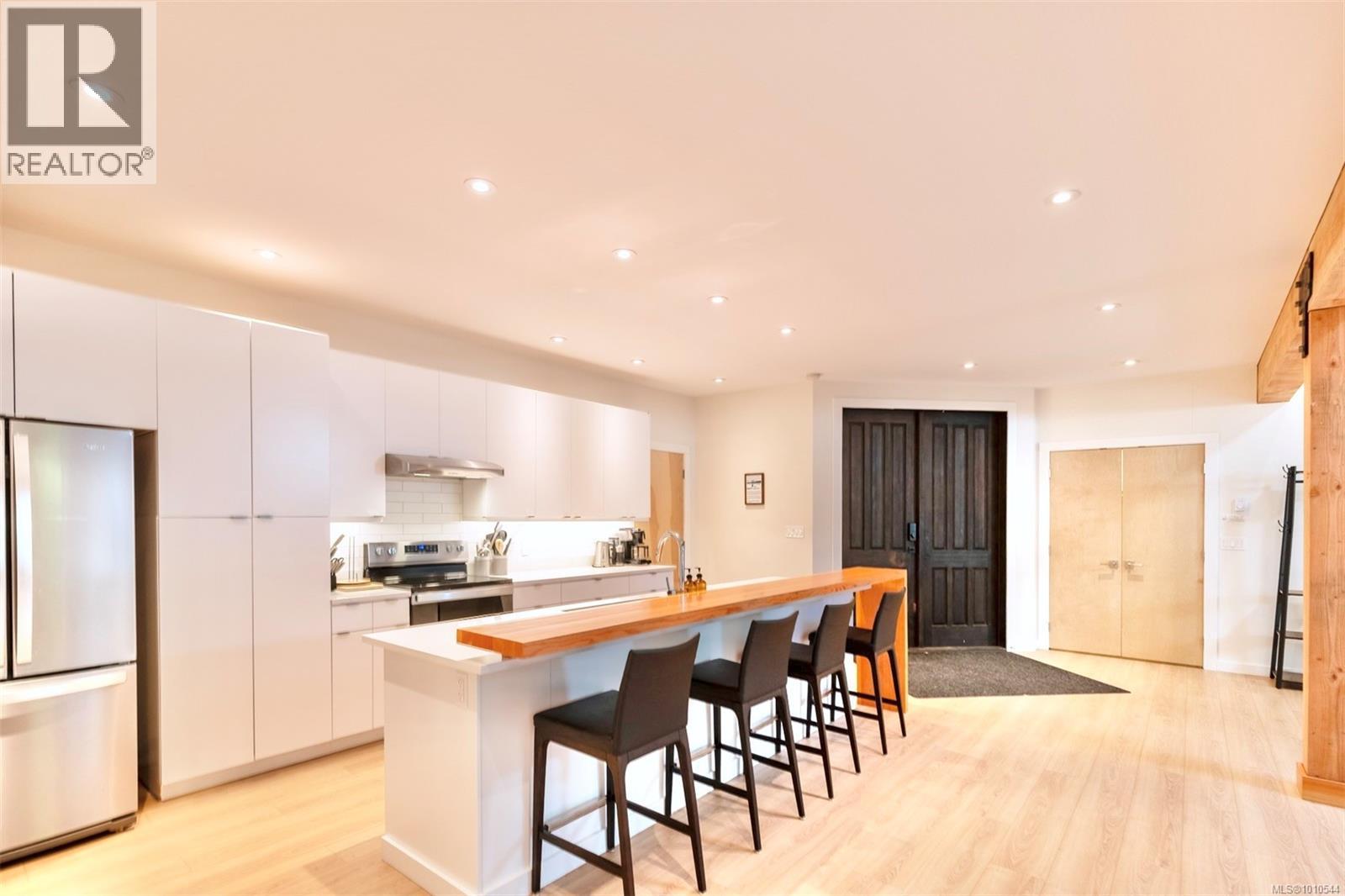 1316 Lynn Rd, Tofino, British Columbia  V0R 2Z0 - Photo 6 - 1010544