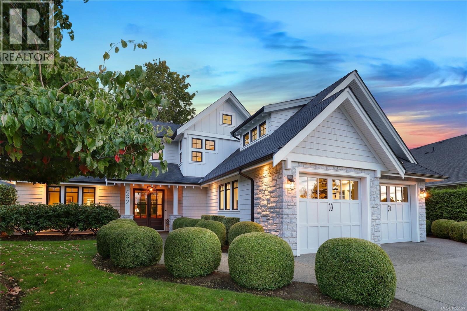 992 Bluffs Dr, Qualicum Beach, British Columbia