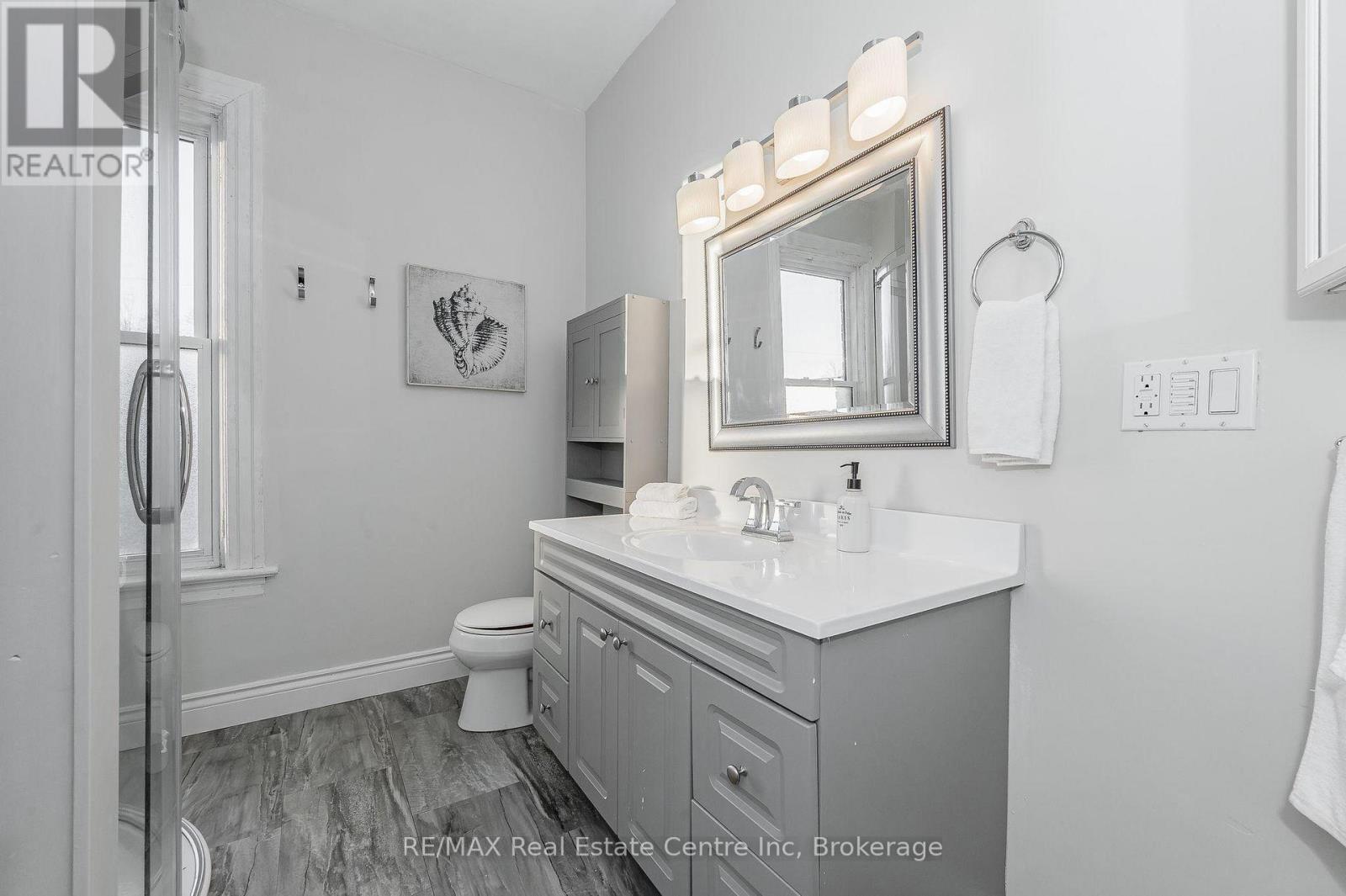 103 Surrey Street E, Guelph (Downtown), Ontario  N1H 3P7 - Photo 13 - X12405145