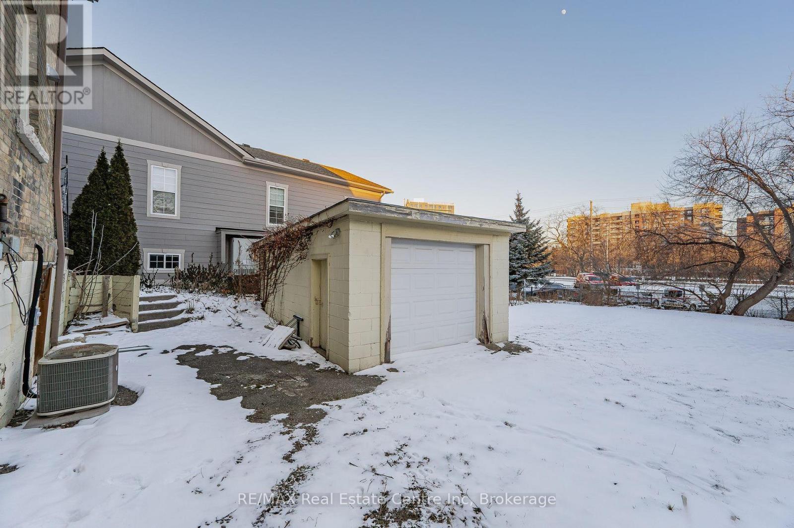 103 Surrey Street E, Guelph (Downtown), Ontario  N1H 3P7 - Photo 16 - X12405145