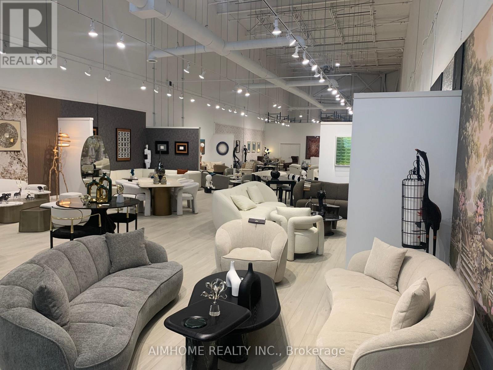 2 - 32 DON HILLOCK DRIVE, Aurora, Ontario