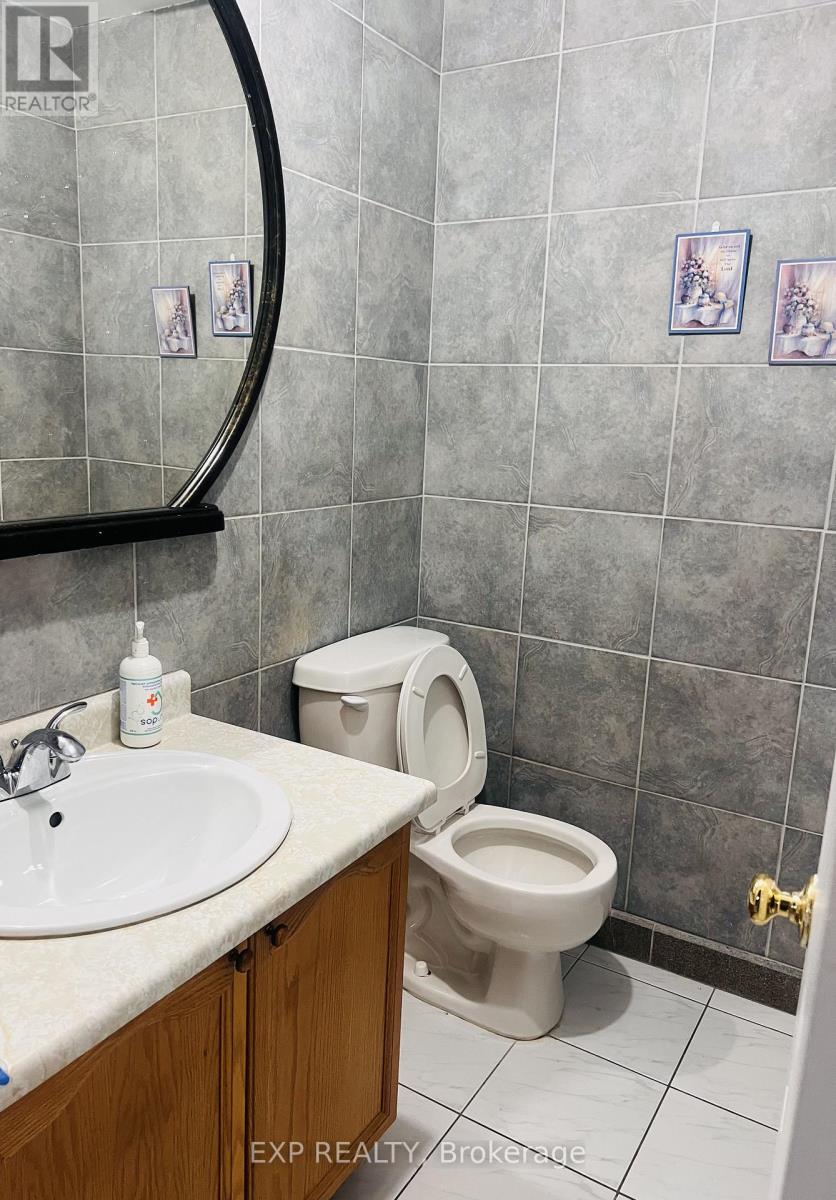 153 Fifefield Drive, Vaughan, Ontario  L6A 1L1 - Photo 3 - N12668672