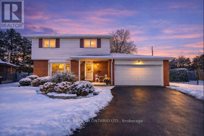 10 ESSEX PLACE, Brampton, Ontario