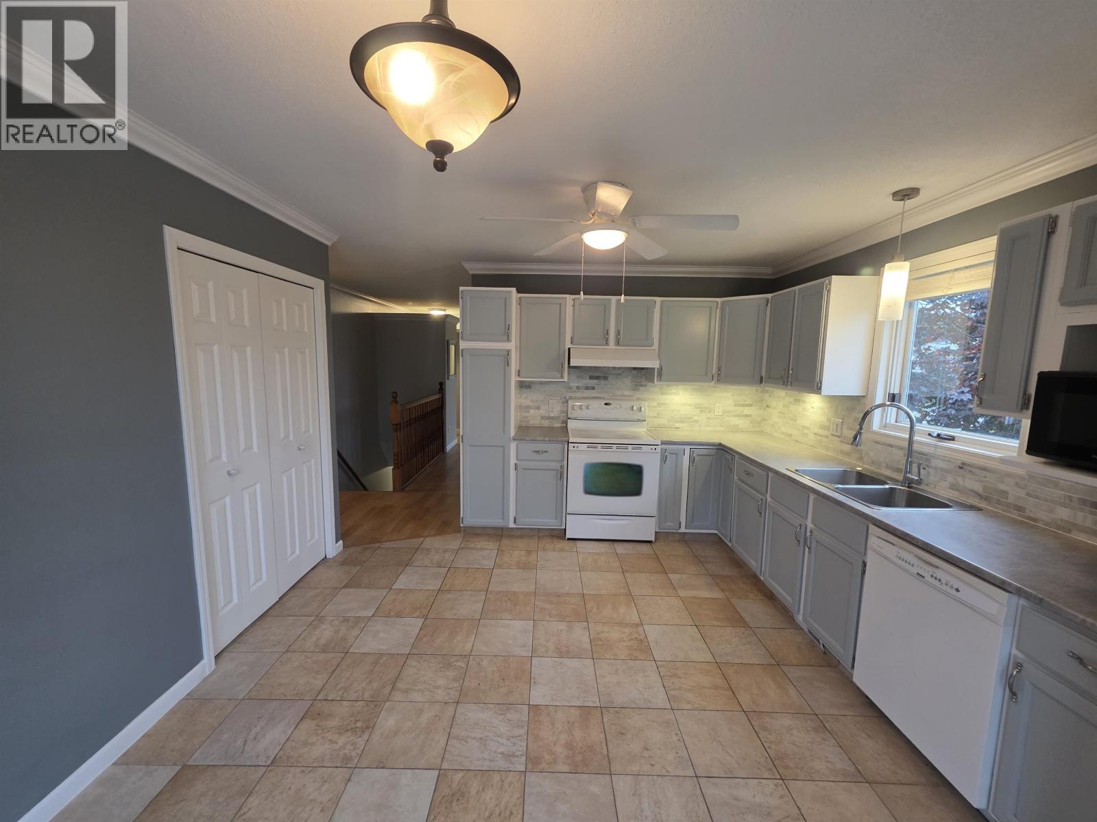 5301 Mountain Vista Drive, Terrace, British Columbia  V8G 4X4 - Photo 4 - R3077406