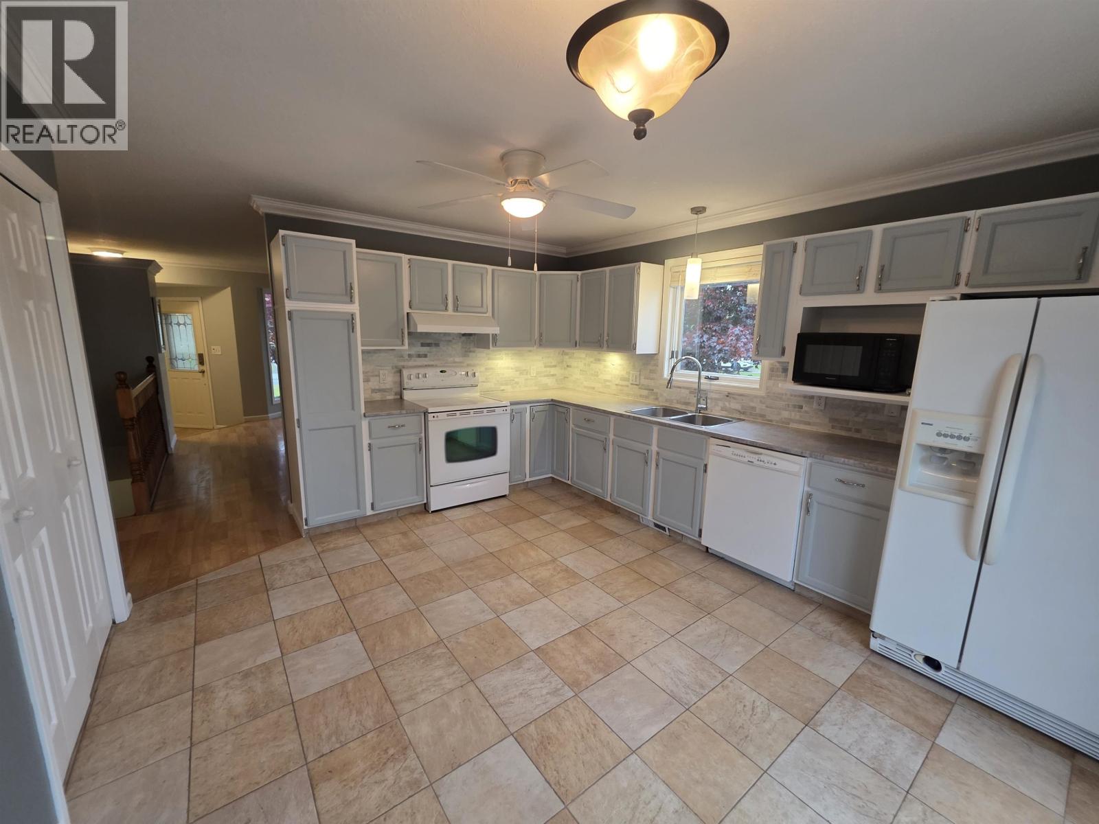 5301 Mountain Vista Drive, Terrace, British Columbia  V8G 4X4 - Photo 3 - R3077406