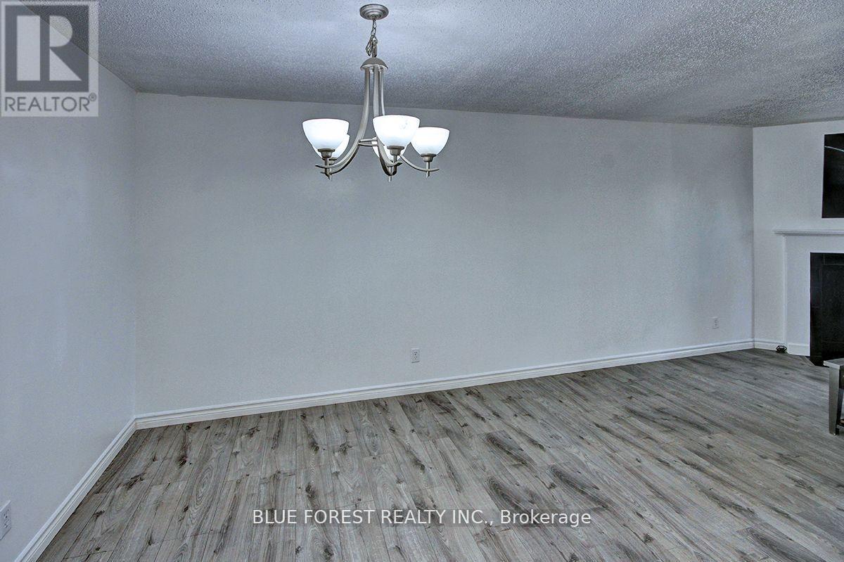 209 - 739 Deveron Crescent, London South, Ontario  N5Z 4Y1 - Photo 4 - X12678268