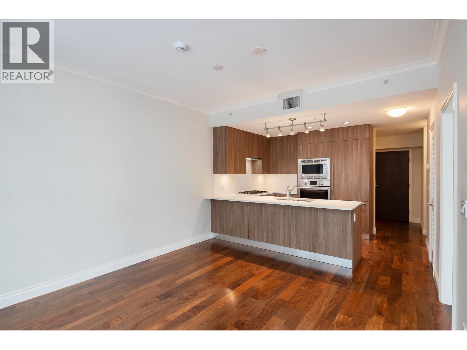 305 185 Victory Ship Way, North Vancouver, British Columbia  V7L 0G2 - Photo 10 - R3077551