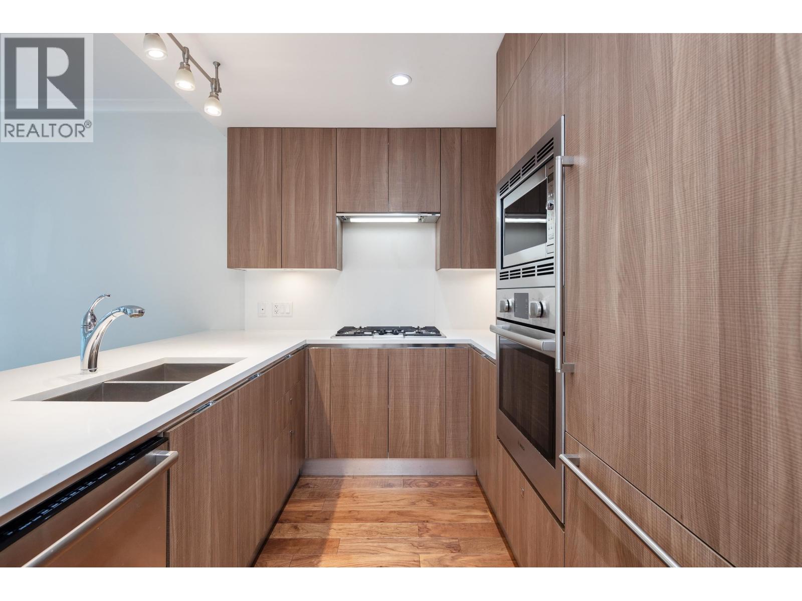 305 185 Victory Ship Way, North Vancouver, British Columbia  V7L 0G2 - Photo 11 - R3077551