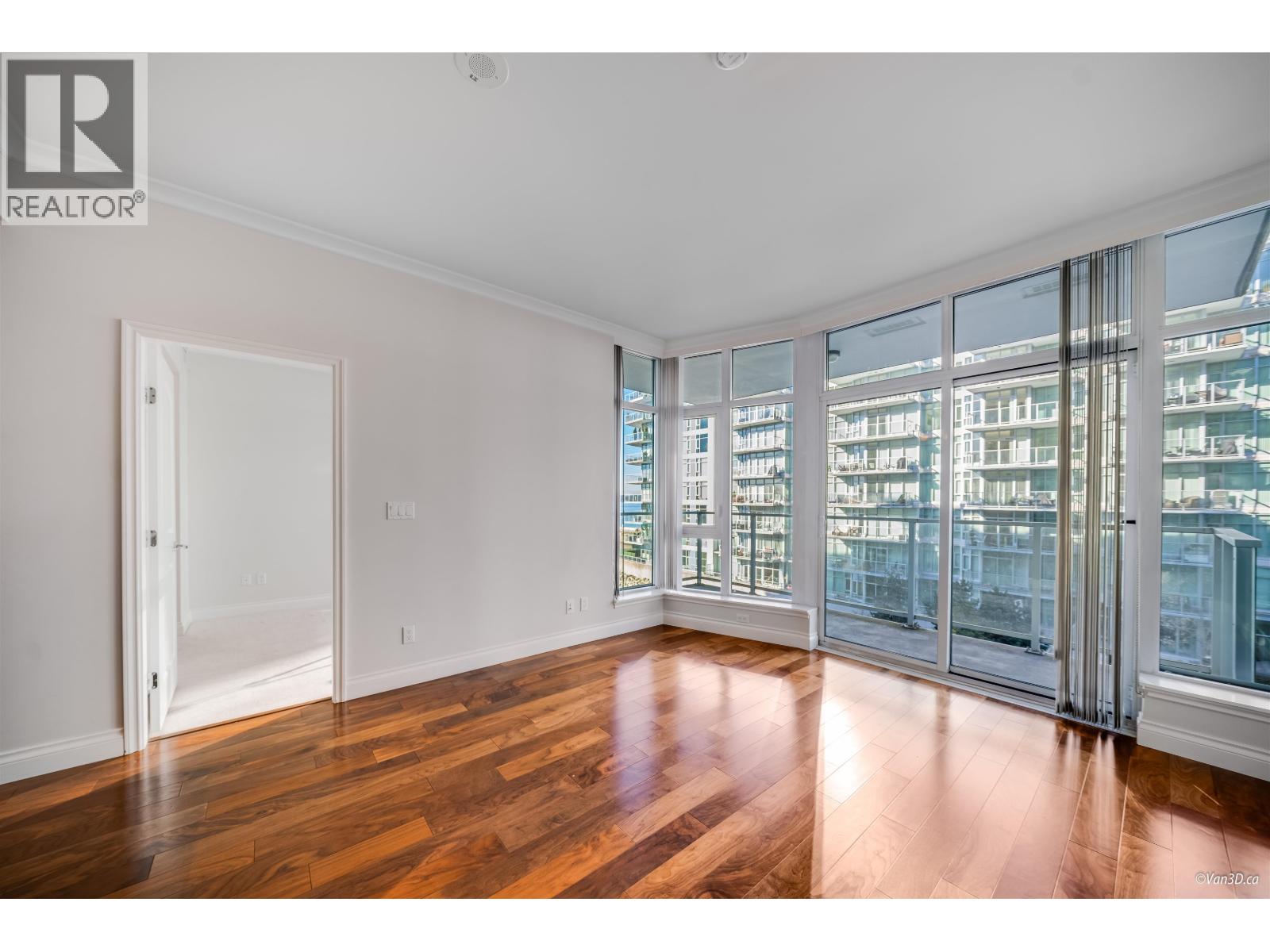 305 185 Victory Ship Way, North Vancouver, British Columbia  V7L 0G2 - Photo 4 - R3077551