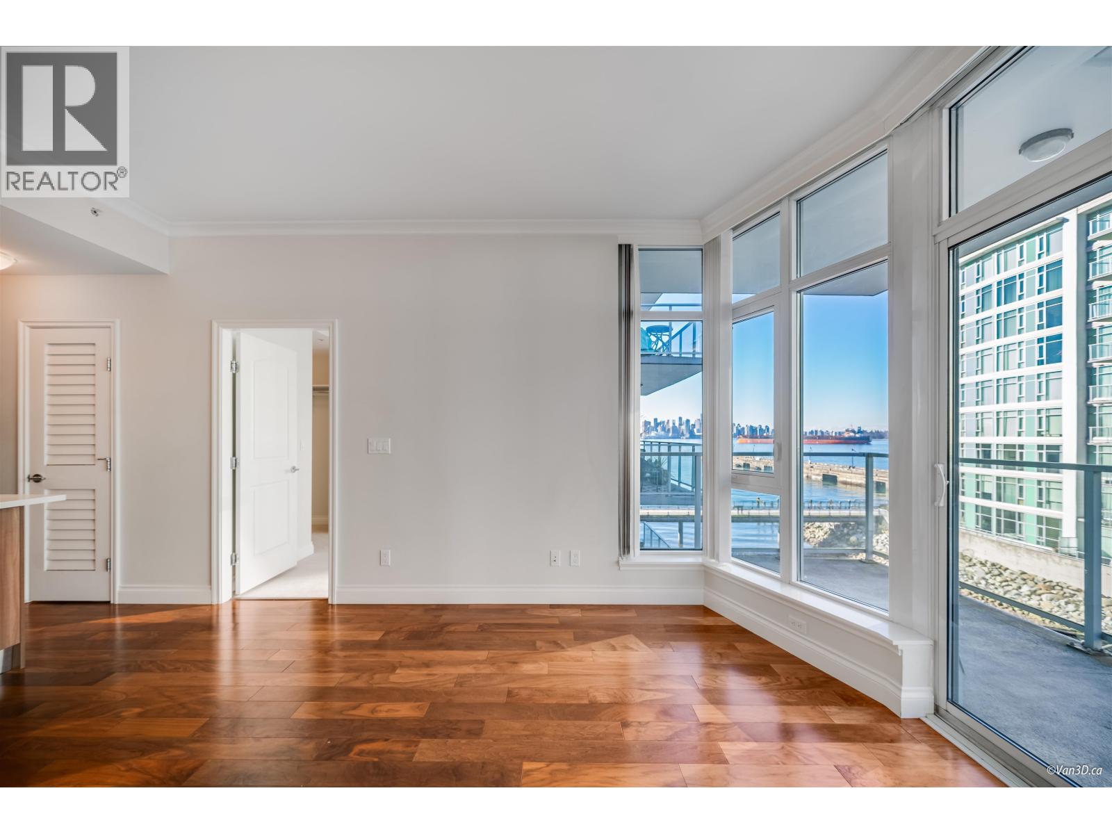 305 185 Victory Ship Way, North Vancouver, British Columbia  V7L 0G2 - Photo 5 - R3077551