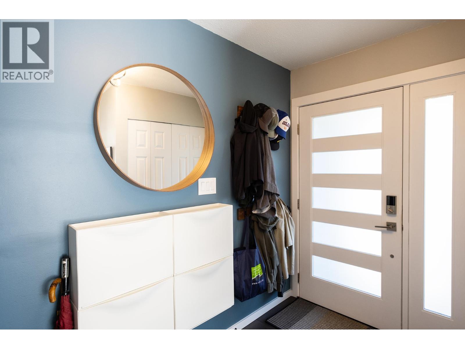 565 Wildwood Crescent, Gibsons, British Columbia  V0N 1V9 - Photo 5 - R3077541