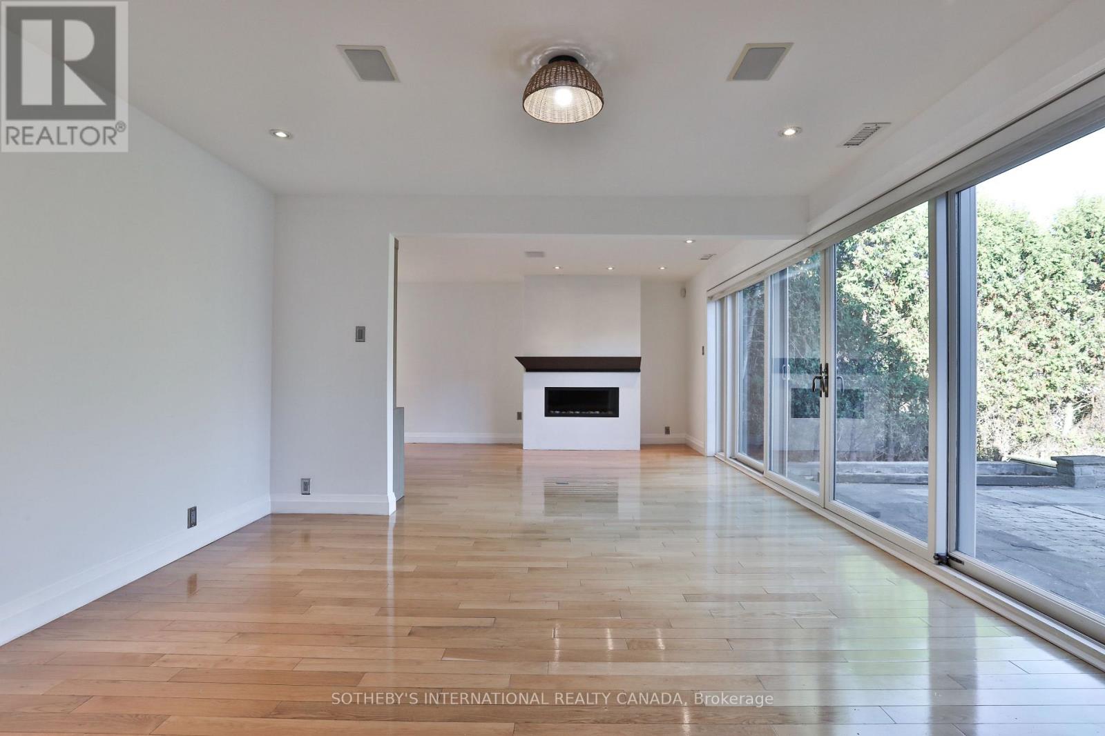 46 Sandringham Drive, Toronto, Ontario  M5M 3G3 - Photo 11 - C12678264