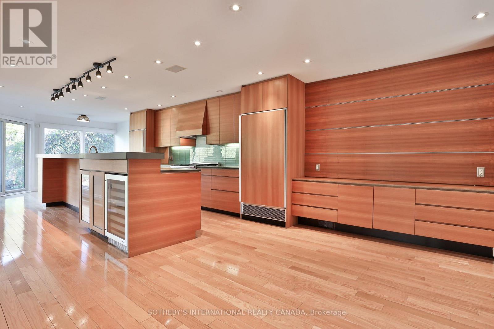 46 Sandringham Drive, Toronto, Ontario  M5M 3G3 - Photo 12 - C12678264