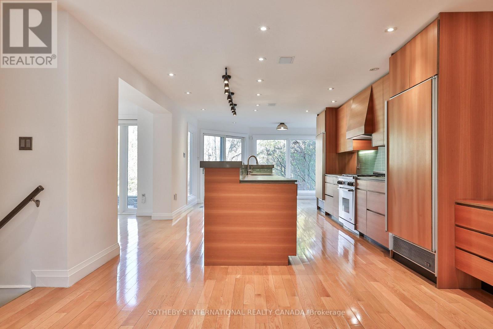 46 Sandringham Drive, Toronto, Ontario  M5M 3G3 - Photo 13 - C12678264