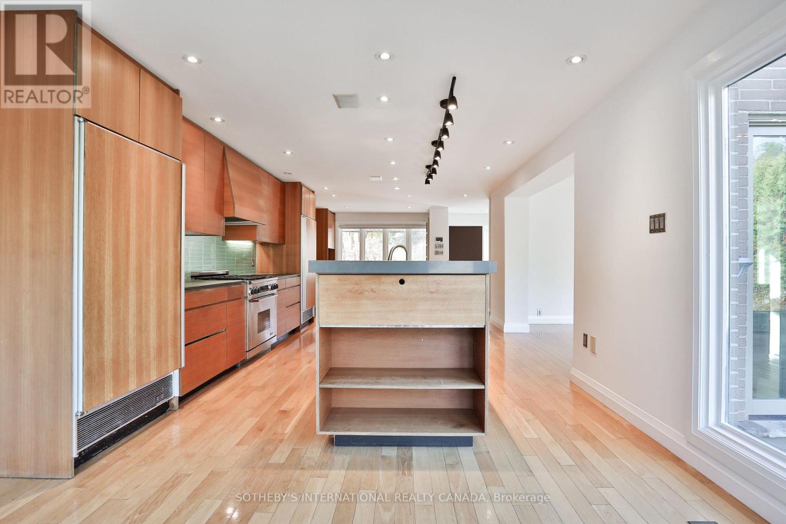 46 Sandringham Drive, Toronto, Ontario  M5M 3G3 - Photo 14 - C12678264