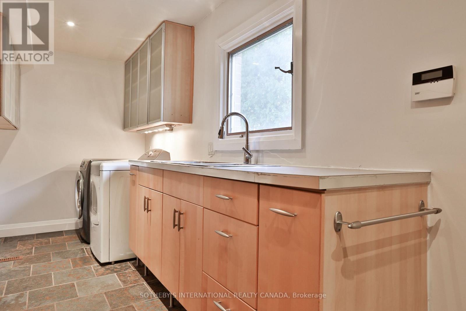 46 Sandringham Drive, Toronto, Ontario  M5M 3G3 - Photo 16 - C12678264