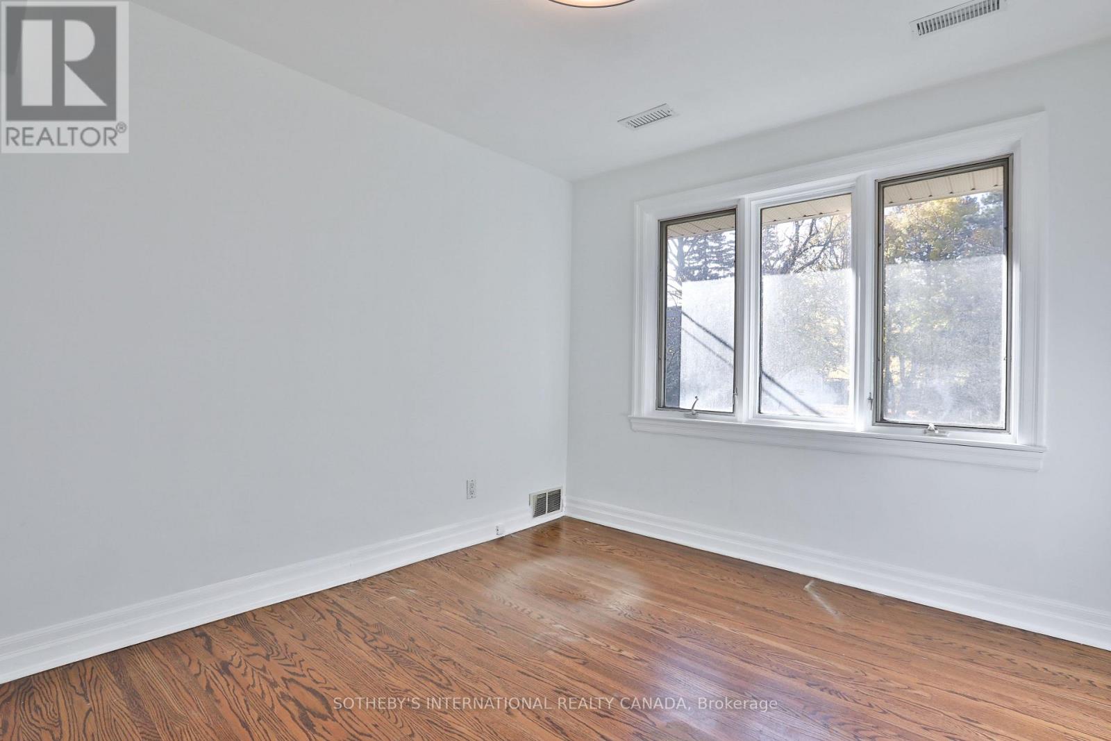 46 Sandringham Drive, Toronto, Ontario  M5M 3G3 - Photo 17 - C12678264