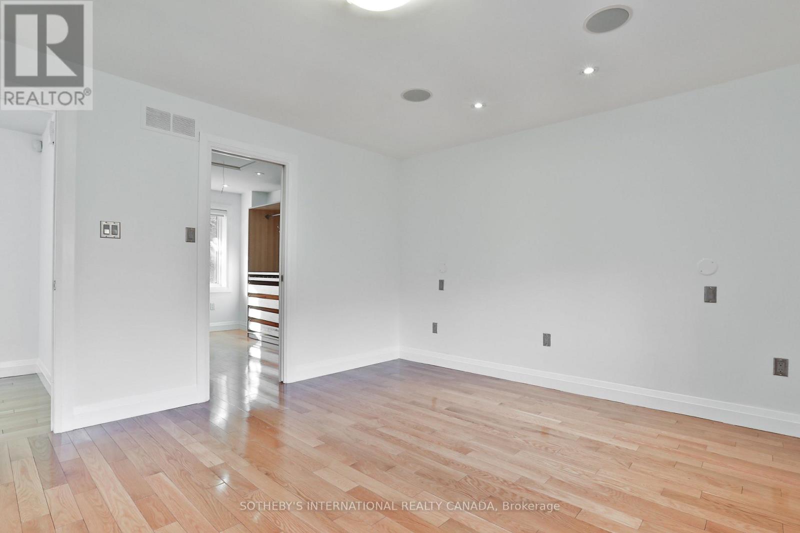 46 Sandringham Drive, Toronto, Ontario  M5M 3G3 - Photo 23 - C12678264